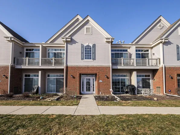 W206N16751 Blackberry CIRCLE #1706, Jackson, WI 53037