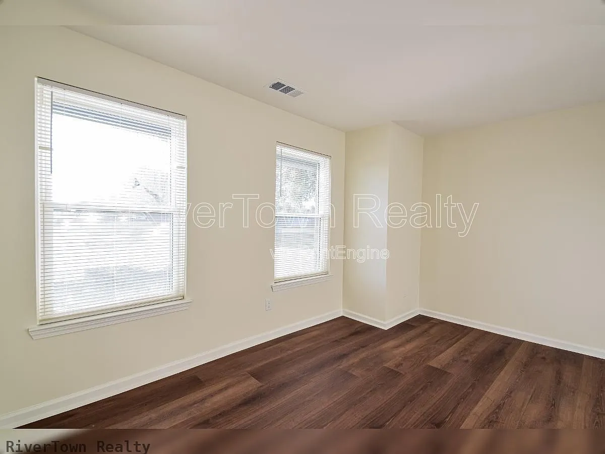 4 bed, 2.0 bath, 2171 sqft, $2,395 — Photo 4