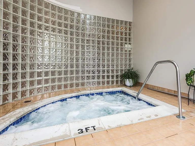 1550 Oakfield Dr — Photo 29