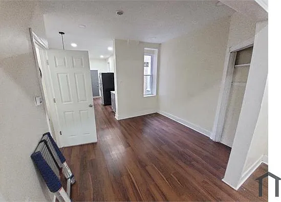 5540 Media St — Photo 4