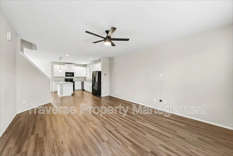 4 bed, 3.5 bath, 2609 sqft, $2,695 — Photo 4