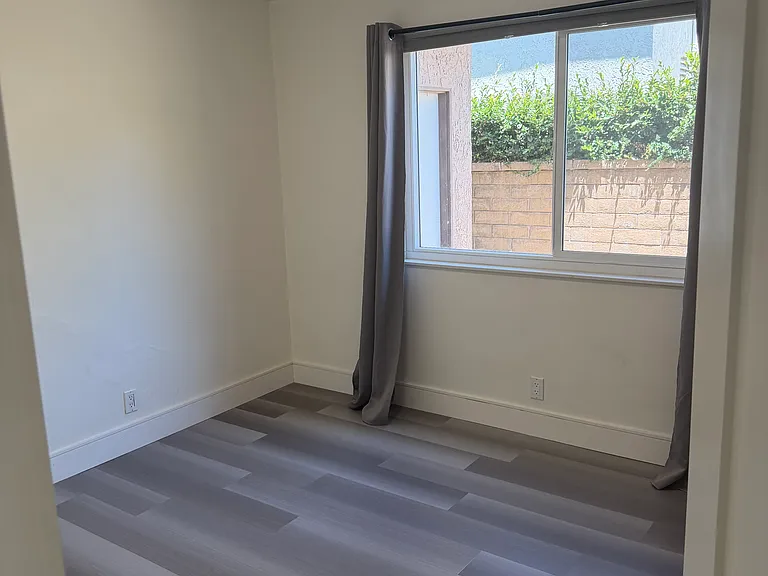 24561 Tonia Ave — Photo 12