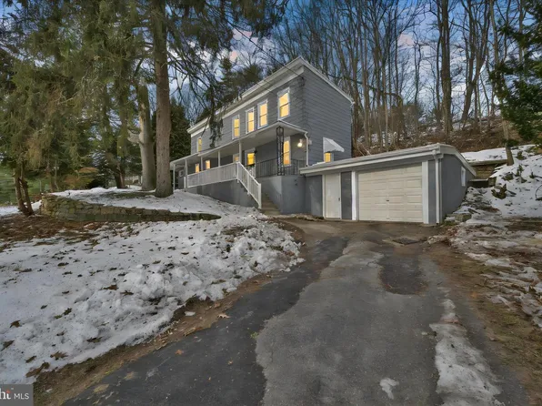 2 E Edgar Lewis St, Minersville, PA 17954