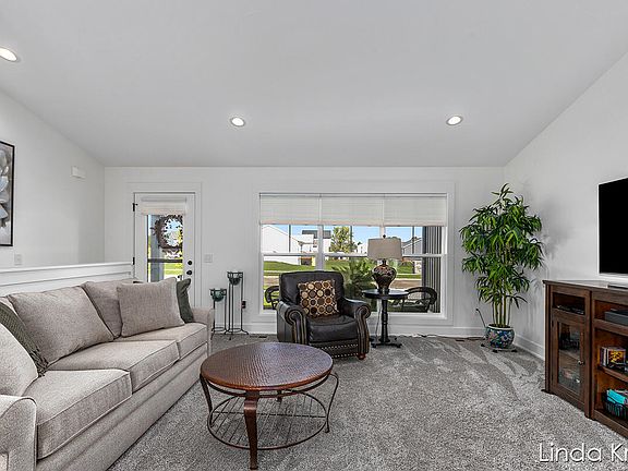 3rd image of 5410 Camfield Dr