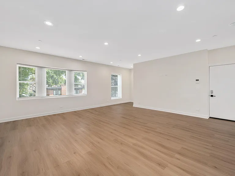 1111 Erie St #2 — Photo 4