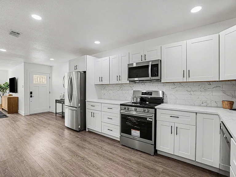 716 E Pecan St #722 — Photo 11