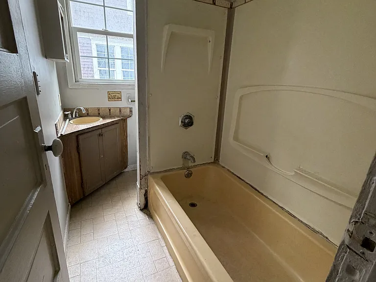 516 W Marion St #A — Photo 3