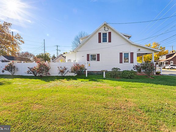 5th image of 912 Peachblossom Ave