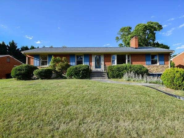 4107 Belle Meade Dr, Roanoke, VA 24018