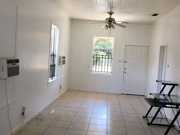 3rd image of 2422 Harper St