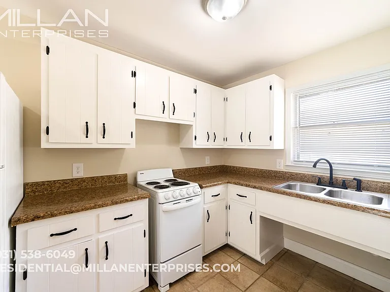 211 Oak St. Apartments — Photo 10