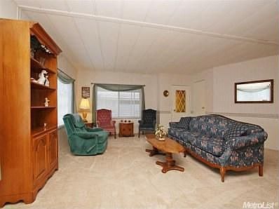 4th image of 378 Raymond Ln