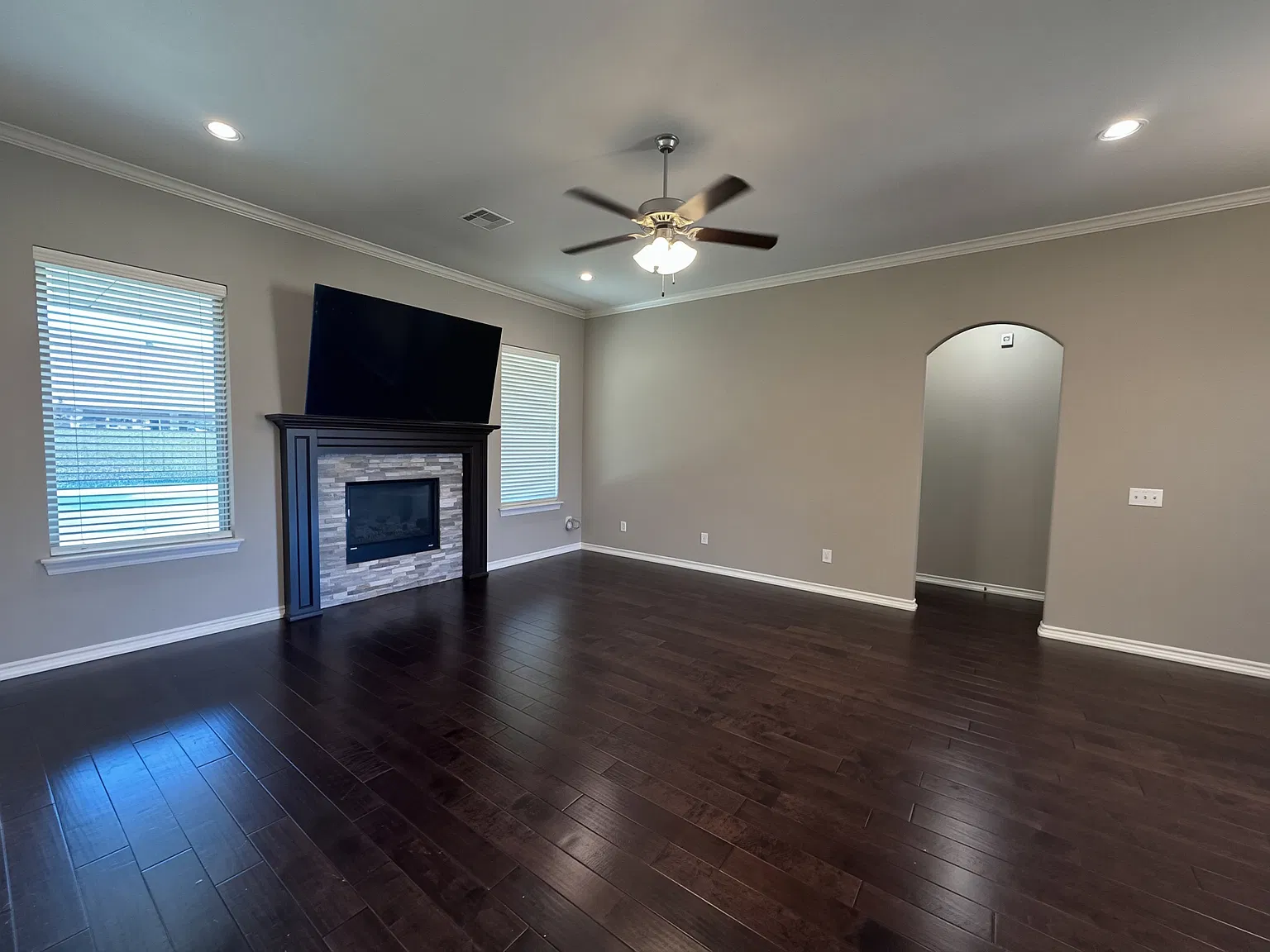 4 bed, 2048 sqft, $2,500 — Photo 3