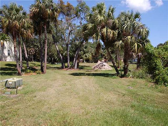 5th image of Eden Creek Ln