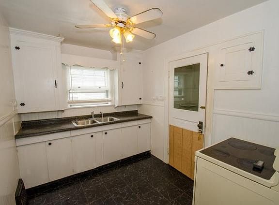 4th image of 827 S 35th St