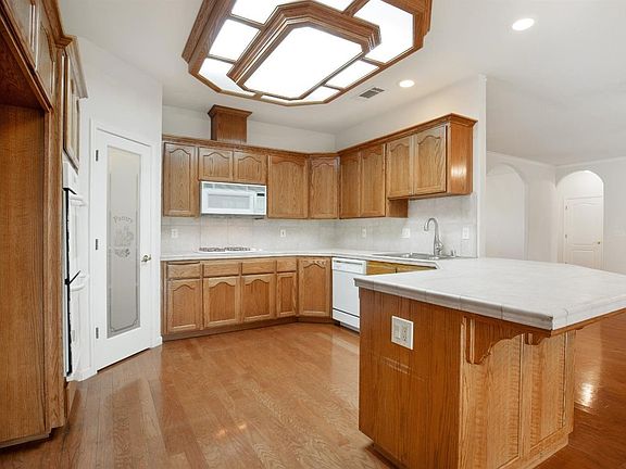 3rd image of 1471 W Malone Street N