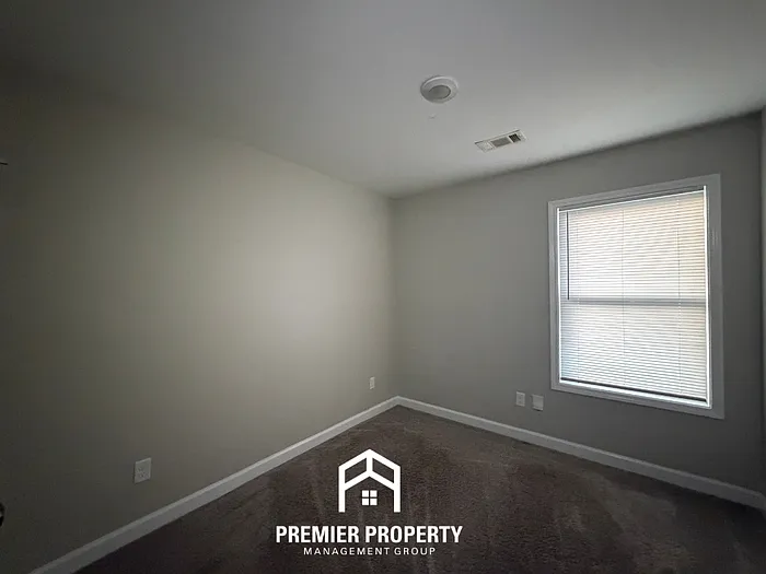 110 Castlebar Cir — Photo 11