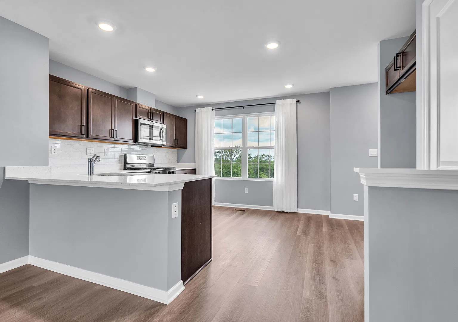 2 bed, 2.5 bath, 1651 sqft, $2,650 — Photo 3
