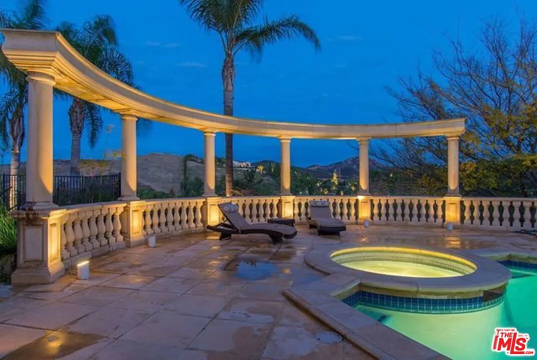 7 bed, 5.5 bath, 9627 sqft, $21,995 — Photo 4