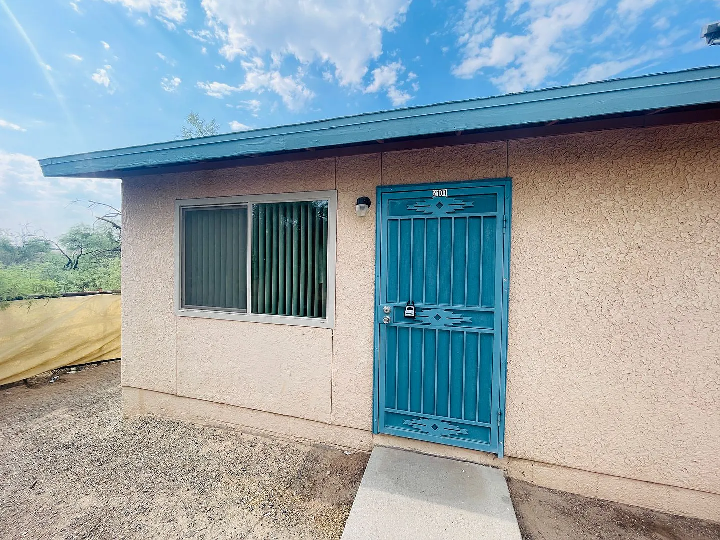 Single Level Home - Corner 2 Bedroom 1 Bath — Photo 3