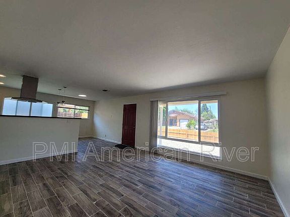 3rd image of 881 Beardsley Dr