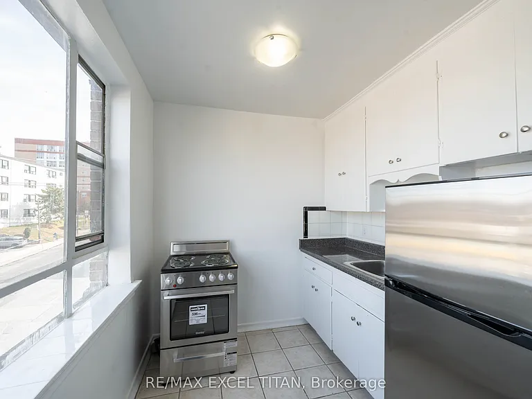 2507 Eglinton Ave W #304 — Photo 8