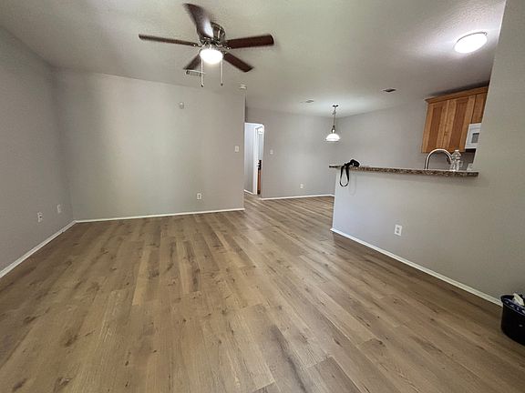 3rd image of 8042 Doreen Ave