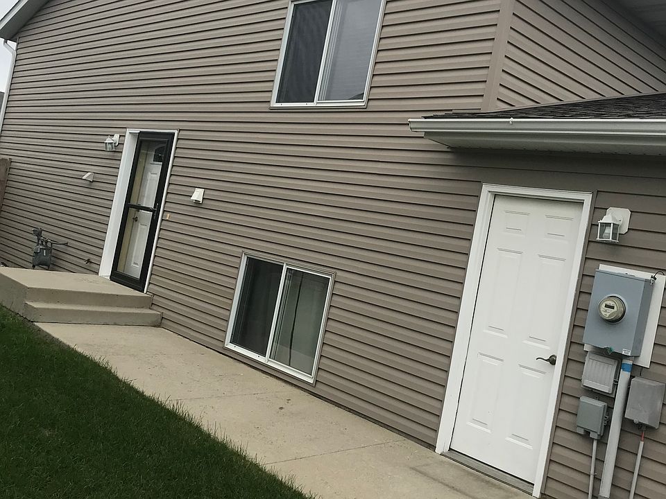 1st image of 958 42nd Ave W