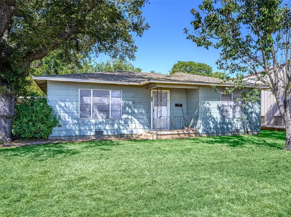 242 W Fannin St, La Grange, TX 78945