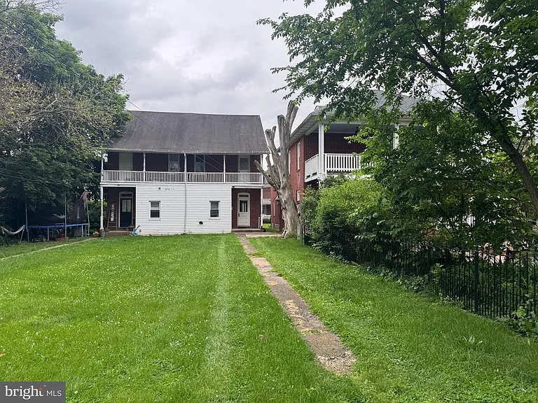453 W Middle St — Photo 13