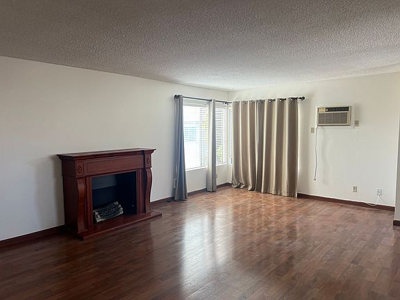 2nd image of 4617 Kensington Dr #2