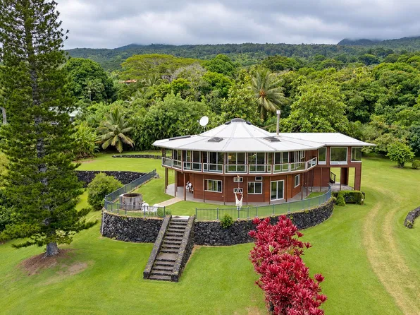37 & 213 Kapia Rd, Hana, HI 96713