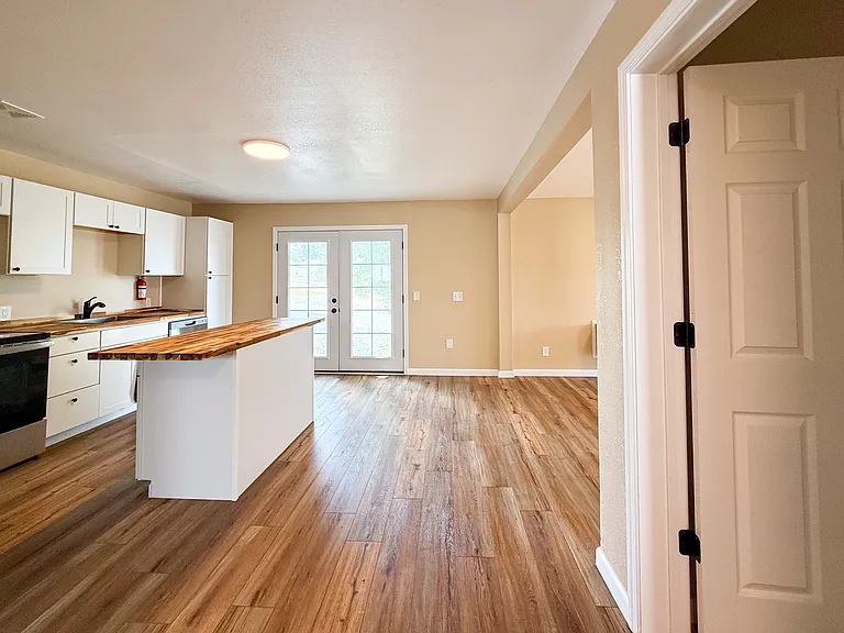 501 E 2nd Ave #6 — Photo 24