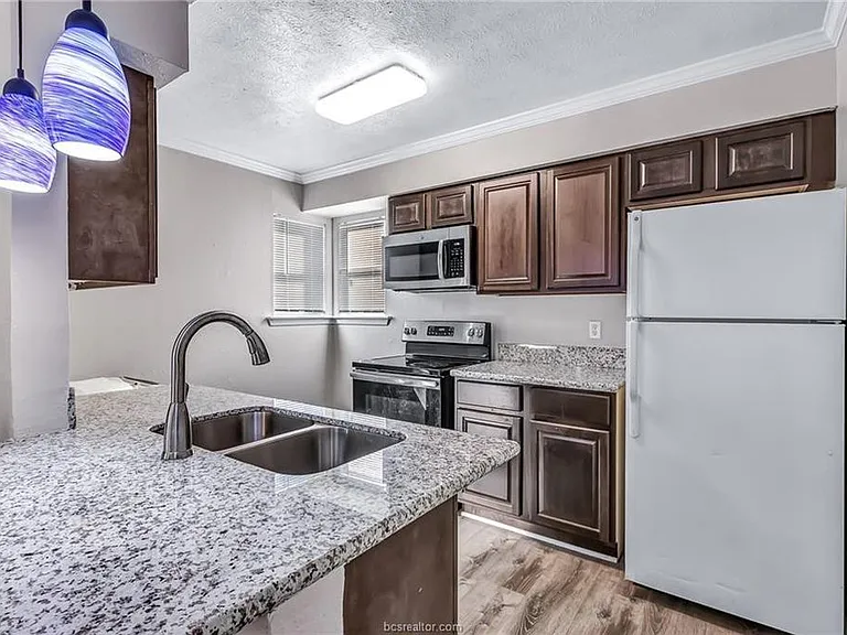 2410 Toro Ln #B — Photo 6