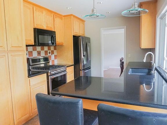 2nd image of 929 Reed Ave