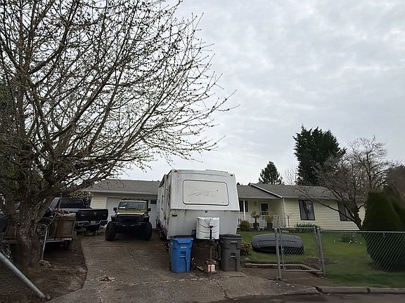 3rd image of 1412 NW 102nd Cir