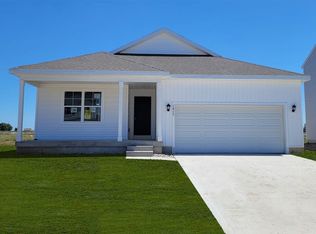 2833 Mary Dr, Hiawatha, IA