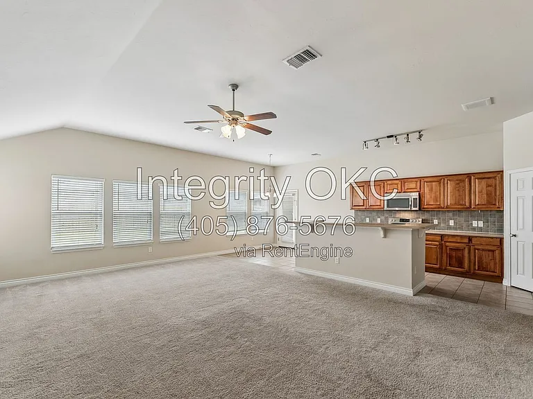 2800 NW 184th St — Photo 26