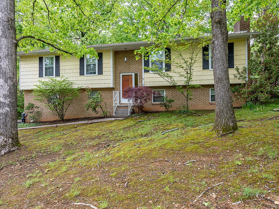 1st image of 1302 S Dogwood Dr