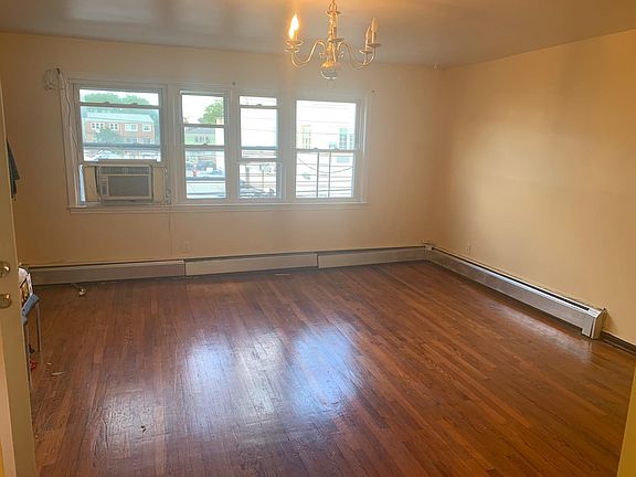3rd image of 9524 117th St Floor 2