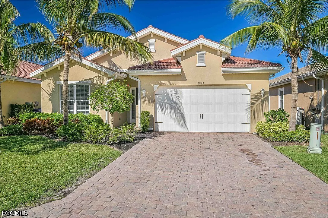 3 bed, 2.0 bath, 1983 sqft, $2,800 — Photo 1