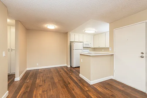 Willow Creek Apartments Photo 1