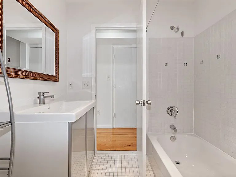 708 Irving St NE #202 — Photo 20