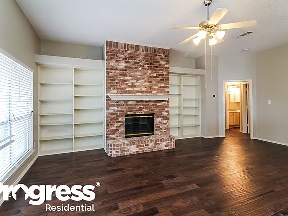 3rd image of 924 Winterbury Ct
