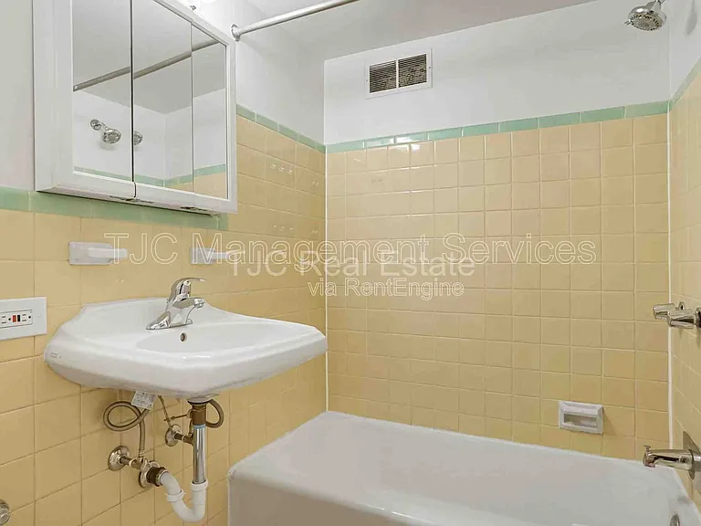 500 N Logan St #12 — Photo 8