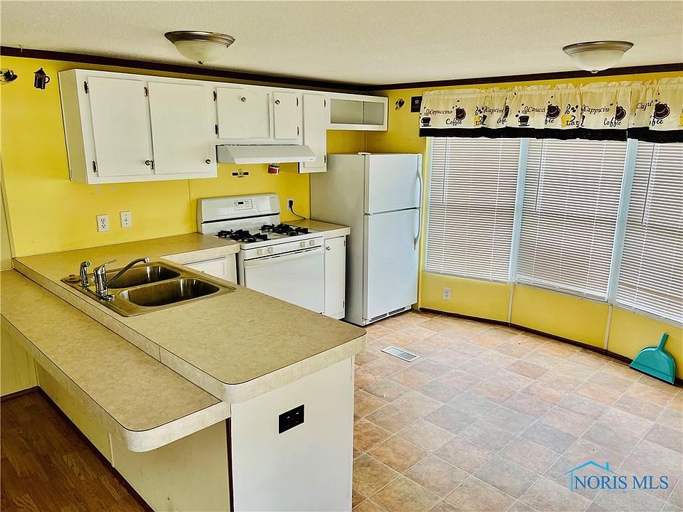 2nd image of 2611 N Main St APT 3