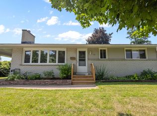 20 Parkside Cres, Ottawa, ON K2G 3B5