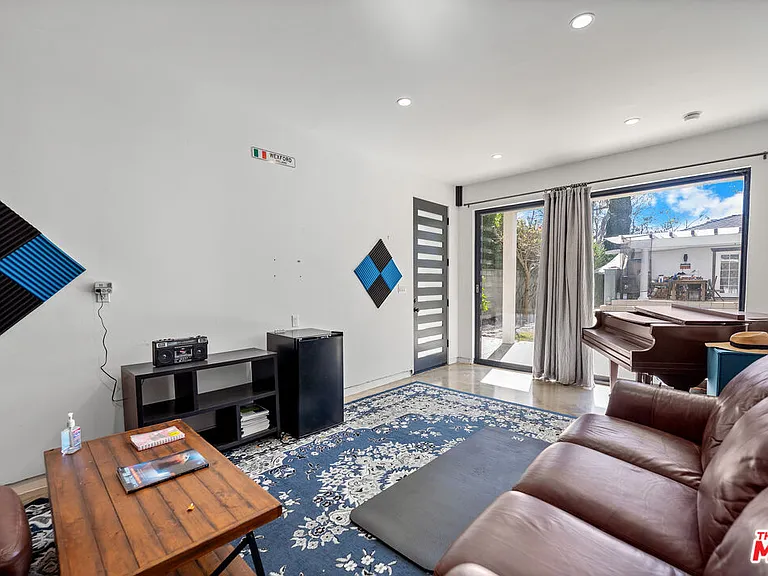 2646 Westwood Blvd — Photo 10