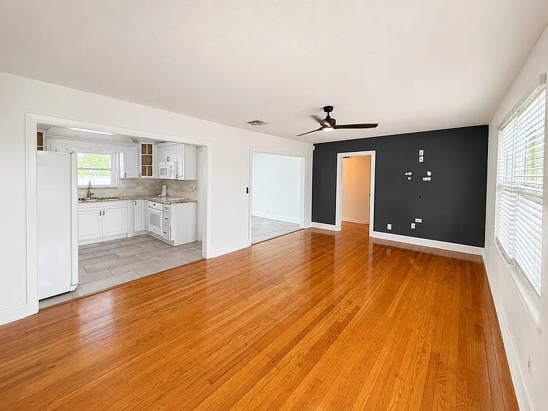 3815 W North B St — Photo 4