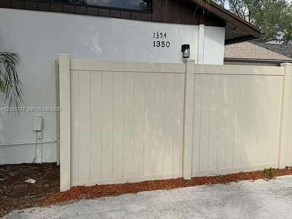 4th image of 1350 Periwinkle Pl